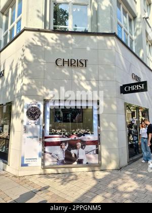 Hamburg, Deutschland - 03. September 2022: Eingang eines Christ-Schmuckladens. Stockfoto