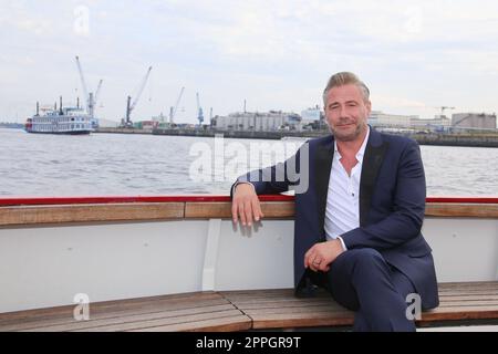 Sascha, Fotoanruf als Teil eines Pressetages, ÃœberseebrÃ¼cke, Veröffentlichung 'HAMBURGER DEERN', Hamburg, 07.09.2022 Stockfoto
