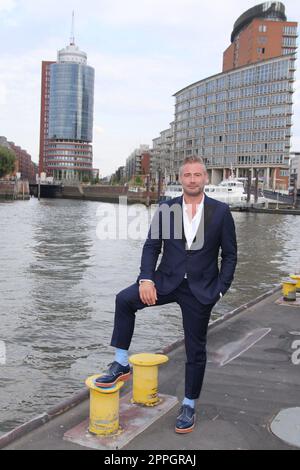 Sascha, Fotoanruf als Teil eines Pressetages, ÃœberseebrÃ¼cke, Veröffentlichung 'HAMBURGER DEERN', Hamburg, 07.09.2022 Stockfoto