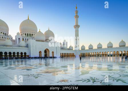 Scheich Zayed große Moschee Innenhof Stockfoto