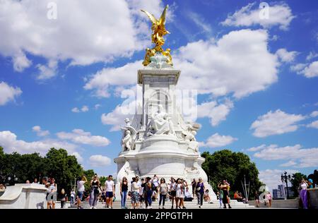 LONDON, VEREINIGTES KÖNIGREICH - 15. JULI 2022: Victoria Memorial in London, England Stockfoto