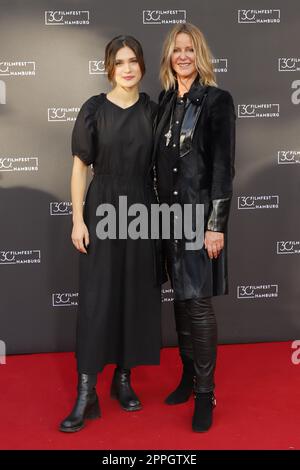 Marlene Burow und Claudia Michelsen' in einem Land, das nicht mehr existiert' Filmfest Hamburg, Cinemaxx Dammtor,02.10.2022, Hamburg Stockfoto