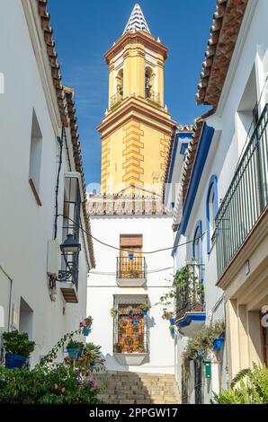 Kirche in der Altstadt von Estepona, Südspanien Stockfoto