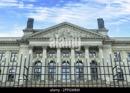 Berlin, Deutschland - 03. Oktober 2022: Der Bau des deutschen Bundesrats in Berlin im schönen Licht. Stockfoto