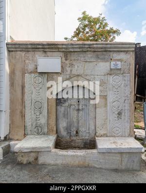 Haci Hasan Cesmesi, marmorgeformter Trinkbrunnen, in der Nähe des Sultanahmet Platzes, Fatih Viertel, Istanbul, Türkei Stockfoto