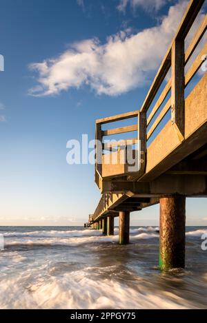 Charmanter Blick auf die ostsee und Teile der Meeresbrücke des Badeorts KÃ¼hlungsborn, Deutschland Stockfoto