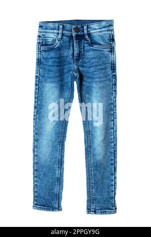 Blaue Jeans. Modische Jeanshose in Blau oder Hose für Jungen, isoliert auf weißem Hintergrund. Sommer- und Herbstmode für Kinder. Vorderansicht. Stockfoto