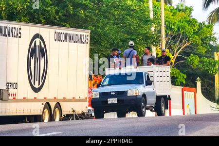 Verschiedene mexikanische Pick-up-LKWs 4x4 Offroad-Fahrzeuge Mexiko. Stockfoto