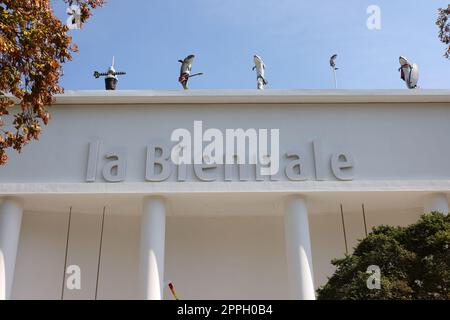 Die Fassade des Biennale Central Pavillons in Giardini in Venedig. Italien Stockfoto