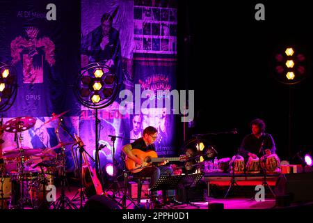 Al Di Meola Acoustic Trio live auf der Kijow.Centre Bühne Stockfoto