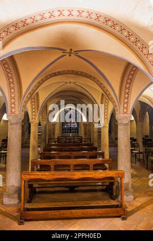 Im Inneren der Kathedrale von Acqui Terme Stockfoto