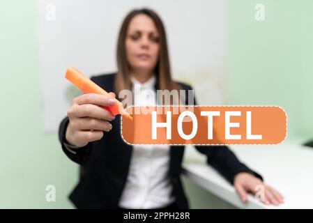 Inspiration mit Hotelschild. Word für eine Einrichtung, die Unterbringung und Verpflegung für Reisende anbietet Stockfoto