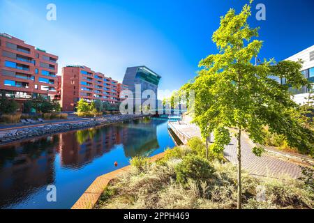 Zeitgenössische Architektur mit Blick auf das Wasser von Oslo Stockfoto