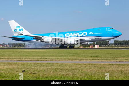 Flughafen Amsterdam Schiphol - Boeing 747-406F(er) von KLM Cargo Lands Stockfoto