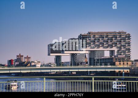 Kranhaus in köln, deutschland. Moderne Architektur am Rheinhafen Stockfoto