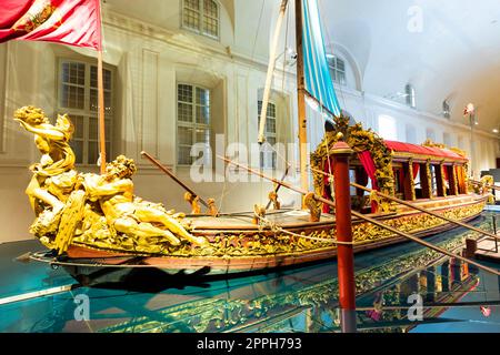 Der Bucentaur (Bucintoro). Antikes Königliches Schiff der Savoia Familie. Venaria Reale, Italien Stockfoto