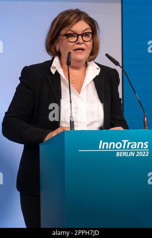 InnoTrans 2022 Eröffnungszeremonie, Podiumsdiskussion „die Zukunft der Mobilität in Zeiten des Klimawandels“ Adina VÄƒlean, EU-Verkehrskommissarin Stockfoto