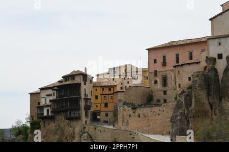 Hausfassaden, Stadtlandschaften von Cuenca, der Provinzhauptstadt von Cuenca, Spanien, 12. Mai 2022 Stockfoto