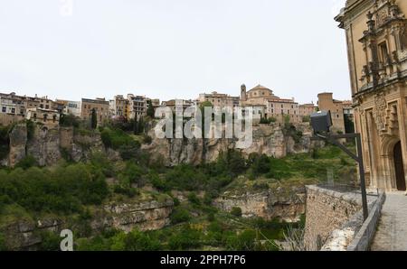 Hausfassaden, Stadtlandschaften von Cuenca, der Provinzhauptstadt von Cuenca, Spanien, 12. Mai 2022 Stockfoto