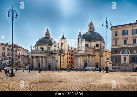 Blick auf die Zwillingskirchen, Piazza del Popolo, Rom, Italien Stockfoto