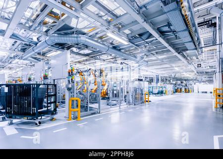 Roboter in einem Automobilwerk Stockfoto