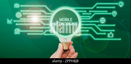 Schild, das das Mobile NetworkingCommunication-Netzwerk anzeigt, bei dem die letzte Verbindung drahtlos ist. Geschäftsübersicht Kommunikationsnetzwerk, bei dem die letzte Verbindung drahtlos ist Stockfoto