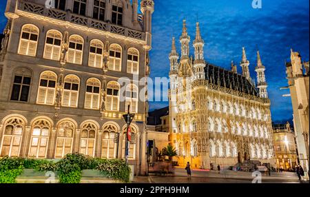 Das Rathaus von Leuven, Belgien, nach Sonnenuntergang Stockfoto