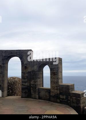 Minack Theatre mit keltischem Meer im Hintergrund - Porthcurno, Penzance, Cornwall, Großbritannien Stockfoto