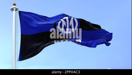 Die Flagge des Inter Football Clubs winkt im Wind Stockfoto