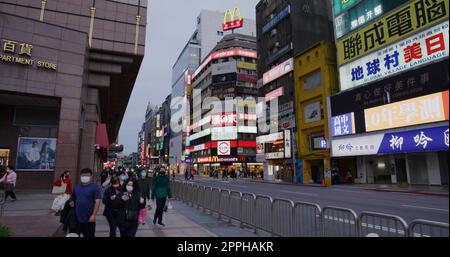 Taipei, Taiwan, 20. März 2022: Taipeh City Street at night Stockfoto