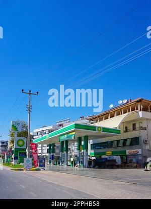 Marmaris, Türkei - 21. September 2022: British Petroleum Tankstelle Stockfoto