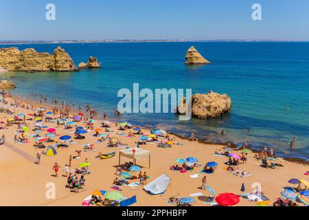 Leute am Strand von Dona Ana Stockfoto