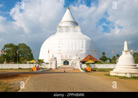 Die Tissamaharama Raja Maha Vihara Stupa im Süden Sri Lankas Stockfoto