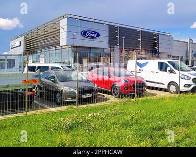 Iasi, Rumänien - 11. September 2022: Außenansicht des Ford-Händlerbetriebs. Ford Motor Company ist ein amerikanischer Automobilhersteller. Stockfoto