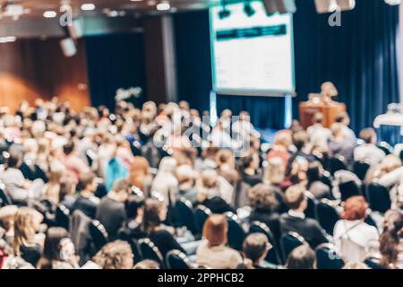 Bewegungsunschärfe Bild des Publikums in Konferenz Halle anwesenden Business Symposium. Stockfoto