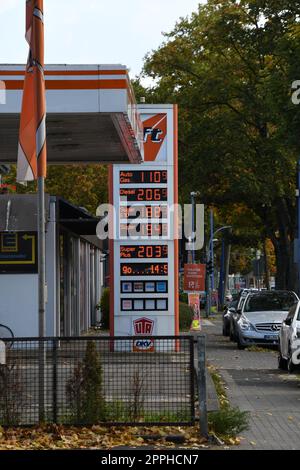 Preisanzeige Tankstelle mit Rekordpreisen in Deutschland, 2022 Stockfoto