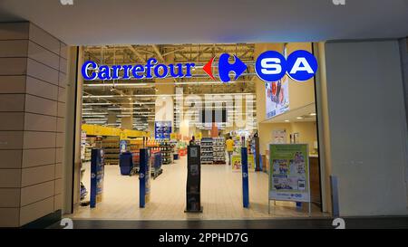 Istanbul, Türkei - 15. September 2022: Carrefour Hypermarkt Stockfoto