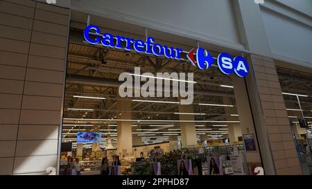 Istanbul, Türkei - 15. September 2022: Carrefour Hypermarkt Stockfoto