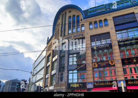 Berlin, Deutschland - 03. Oktober 2022: Das berühmte Hackesche Hoefe in Berlin. Stockfoto