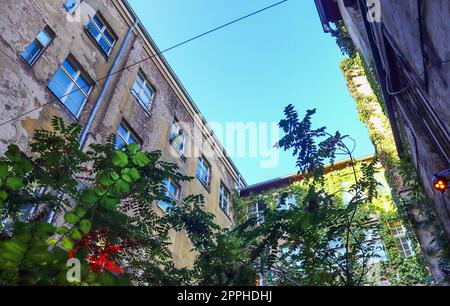 Berlin, Deutschland - 03. Oktober 2022: Das berühmte Hackesche Hoefe in Berlin. Stockfoto