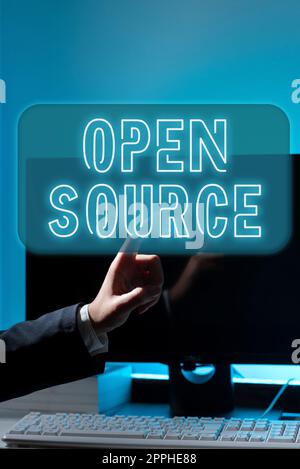 Textschild mit Open Source. Word written on enthält den Quellcode, der geändert und verbessert werden kann Stockfoto