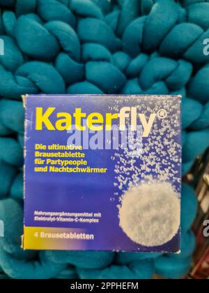 Kiel, Deutschland - 03. Oktober 2022: Ein Produktpaket der Marke Katerfly für ein Medikament zur Behandlung der Nachwirkungen des Alkoholkonsums. Stockfoto