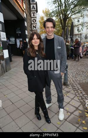 Alice Dwyer, Sabin Tambrea, Premiere der zweiten Saison von Kranitz - bei trenn Geld zurÃ¼ck im Abaton Kino, Hamburg, 27.11.2022 Stockfoto