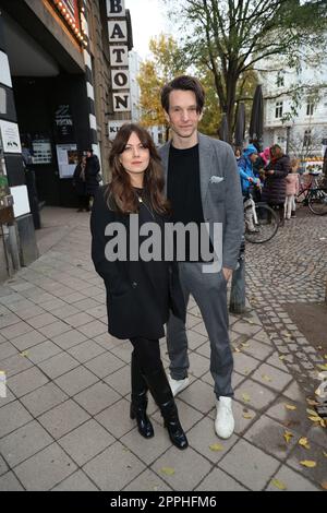 Alice Dwyer, Sabin Tambrea, Premiere der zweiten Saison von Kranitz - bei trenn Geld zurÃ¼ck im Abaton Kino, Hamburg, 27.11.2022 Stockfoto