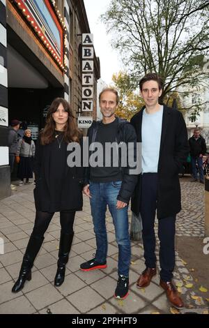 Alice Dwyer, Jan G. SchÃ¼tte, Yannick Heckmann, Premiere der zweiten Saison von Kranitz - bei trenn Geld zurÃ¼ck im Abaton Kino, Hamburg, 27.11.2022 Stockfoto