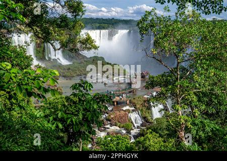 Das größte Wasserfallsystem der Erde, Iguazu, aus einem Hubschrauber Stockfoto