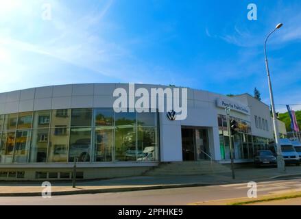 Die Porsche AG mit Hauptsitz in Stuttgart ist ein deutscher Automobilhersteller, der sich auf Hochleistungssportwagen, SUV und Limousinen spezialisiert hat. Stockfoto