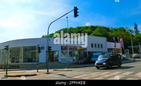 Die Porsche AG mit Hauptsitz in Stuttgart ist ein deutscher Automobilhersteller, der sich auf Hochleistungssportwagen, SUV und Limousinen spezialisiert hat. Stockfoto