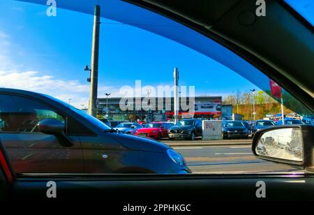 Außenansicht des Honda Händlerbetriebs in Dresden, Deutschland. Honda Motor Company, Ltd. Ist ein japanischer öffentlicher multinationaler Konglomerat. Stockfoto