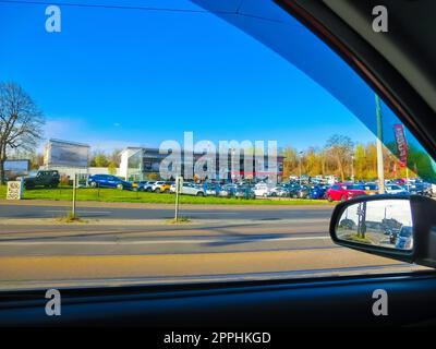 Außenansicht des Honda Händlerbetriebs in Dresden, Deutschland. Honda Motor Company, Ltd. Ist ein japanischer öffentlicher multinationaler Konglomerat. Stockfoto